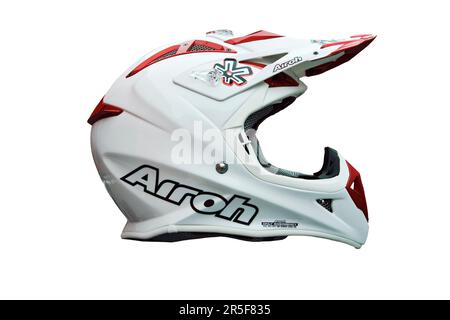 Moto, casque de motocross isolé sur fond blanc Banque D'Images