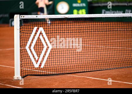 Paris, France. 02nd juin 2023. Illustration avec le logo Renault lors de l'Open de France, tournoi de tennis Grand Chelem sur 2 juin 2023 au stade Roland Garros à Paris, France. Crédit : Victor Joly/Alamy Live News Banque D'Images