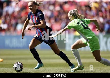 EINDHOVEN - (l-r) Fridolina Rolfo du FC Barcelone, Kathrin Hendrich du VfL Wolfsburg lors de la finale de la Ligue des champions de l'UEFA pour les femmes entre le FC Barcelone et le VFL Wolfsburg au stade Phillips de 3 juin 2023 à Eindhoven, pays-Bas. ANP MAURICE VAN STONE Banque D'Images