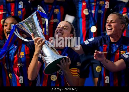 Eindhoven, pays-Bas. 03rd juin 2023. EINDHOVEN, PAYS-BAS - JUIN 3 : Alexia Putellas du FC Barcelone lève le trophée UEFA Women's Champions League après le match final de l'UEFA Women's Champions League entre le FC Barcelone et VfL Wolfsburg au stade PSV sur 3 juin 2023 à Eindhoven, pays-Bas (photo d'Andre Weening/Orange Pictures) Credit: Orange pics BV/Alay Live News Banque D'Images