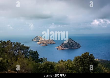 Vue sur les îles de Beşadalar depuis le cap Gelidonya, Lycian Way, Turquie Banque D'Images