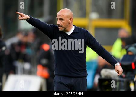 Vincenzo Italiano entraîneur-chef de l'ACF Fiorentina gestes pendant la série Un match entre les États-Unis Salernitana et l'ACF Fiorentina au Stadio Arechi, Salerno, Banque D'Images