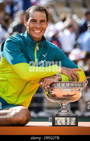 Paris, France. 3rd juin 2023. RAFAEL NADAL d'Espagne célèbre son v Banque D'Images