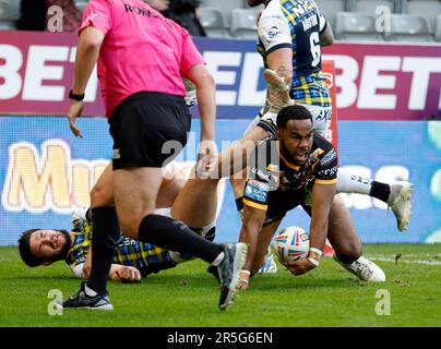 Jason Qareqare de Castleford Tigers célèbre après avoir marqué un match de la Super League de Betfred à St. Parc James, Newcastle upon Tyne. Date de la photo: Samedi 3 juin 2023. Banque D'Images