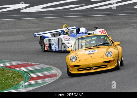 Scarperia, 2 avril 2023 : Porsche 993 GT2 année 1996 en action pendant Mugello Classic 2023 au circuit Mugello en Italie. Banque D'Images