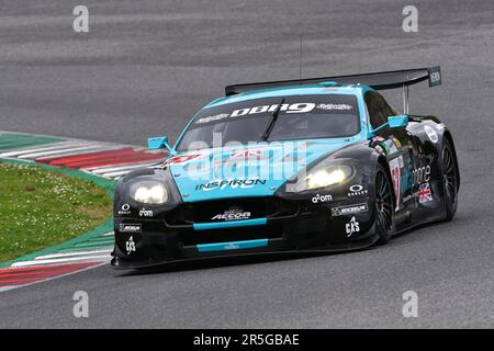 Scarperia, 2 avril 2023: Aston Martin DBR9 année 2006 en action pendant Mugello Classic 2023 au circuit Mugello en Italie. Banque D'Images