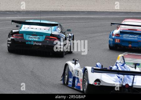 Scarperia, 2 avril 2023: Aston Martin DBR9 année 2006 en action pendant Mugello Classic 2023 au circuit Mugello en Italie. Banque D'Images