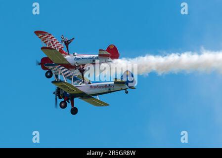 AeroSuperBatics Wingwalkers équipe d'exposition au Midlands Air Festival 2023 Banque D'Images