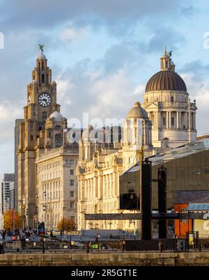 Les trois Grâces se composent du Royal Liver Building, du Cunard Building et du Port de Liverpool Building et se situent sur Liverpool’ Banque D'Images