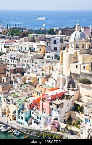 Vue panoramique de l'île de Procida, Italie, du golfe de Naples Banque D'Images