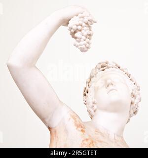 Statue aux raisins, pose classique, originale (plus de 1600 ans) Banque D'Images