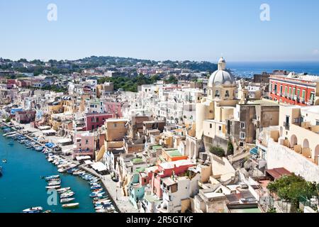 Vue panoramique de l'île de Procida, Italie, du golfe de Naples Banque D'Images