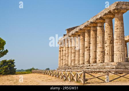 Les principales caractéristiques du site aujourd'hui sont les vestiges de trois grands temples de style dorique, datant de la première moitié du 6e siècle avant J.-C. Banque D'Images