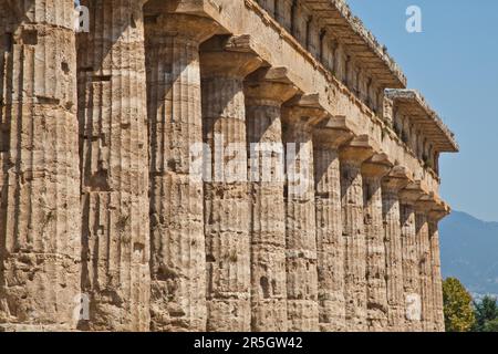 Les principales caractéristiques du site aujourd'hui sont les vestiges de trois grands temples de style dorique, datant de la première moitié du 6e siècle avant J.-C. Banque D'Images