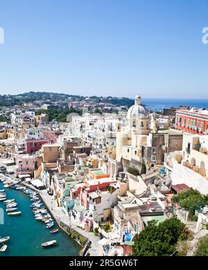 Vue panoramique de l'île de Procida, Italie, du golfe de Naples Banque D'Images