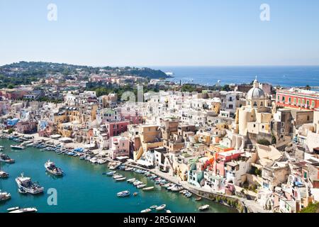 Vue panoramique de l'île de Procida, Italie, du golfe de Naples Banque D'Images