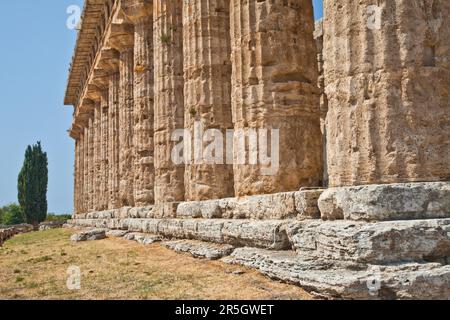 Les principales caractéristiques du site aujourd'hui sont les vestiges de trois grands temples de style dorique, datant de la première moitié du 6e siècle avant J.-C. Banque D'Images