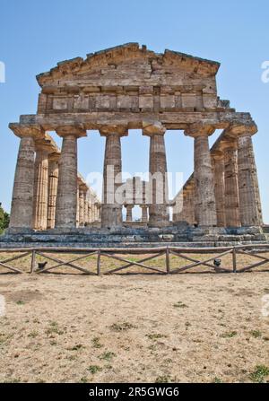 Les principales caractéristiques du site aujourd'hui sont les vestiges de trois grands temples de style dorique, datant de la première moitié du 6e siècle avant J.-C. Banque D'Images