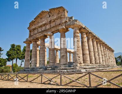 Les principales caractéristiques du site aujourd'hui sont les vestiges de trois grands temples de style dorique, datant de la première moitié du 6e siècle avant J.-C. Banque D'Images