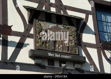 Ornementation sur la maison, Kobern-Gondorf, Moselle, Rhénanie-Palatinat, Allemagne, sculpture Banque D'Images