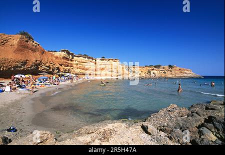 Côte Rocheuse près de Sa Caleta, Ibiza, Baléares, Espagne Banque D'Images