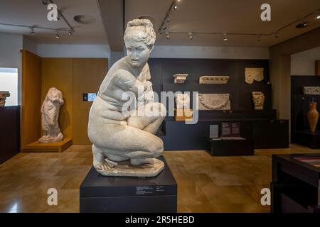 Crouching Aphrodite Sculpture au Musée Archéologique de Cordoue - Cordoue, Andalousie, Espagne Banque D'Images