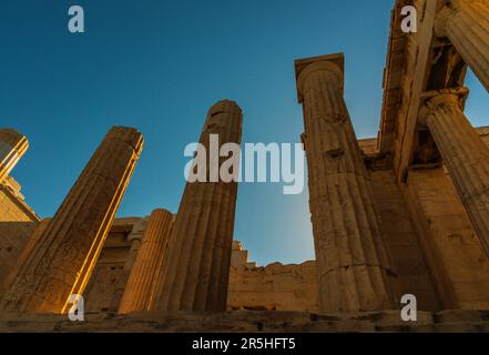 Vue du Temple de la Déesse Athéna sur la colline de l'Acropole, Athènes, Grèce Banque D'Images