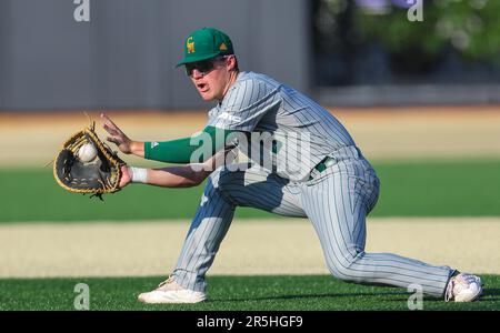 2 juin 2023: George Mason sophomore Reece Woody (5) terrain de balle. Wake Forest remporte 12 - 0 contre George Mason. Tournoi régional NCAA - match de baseball entre George Mason et Wake Forest University au stade de baseball David F. Couch, Winston Salem. Caroline du Nord.David Beach/CSM Banque D'Images