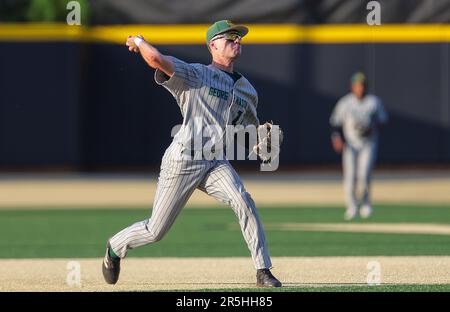 2 juin 2023: George Mason sophomore Carsen Pracht (11) jette au premier. Wake Forest remporte 12 - 0 contre George Mason. Tournoi régional NCAA - match de baseball entre George Mason et Wake Forest University au stade de baseball David F. Couch, Winston Salem. Caroline du Nord.David Beach/CSM Banque D'Images