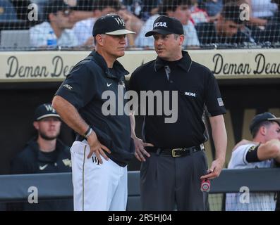 2 juin 2023: Tom Walter est l'entraîneur de baseball pour les hommes de Wake Forest. Wake Forest remporte 12 - 0 contre George Mason. Tournoi régional NCAA - match de baseball entre George Mason et Wake Forest University au stade de baseball David F. Couch, Winston Salem. Caroline du Nord.David Beach/CSM Banque D'Images