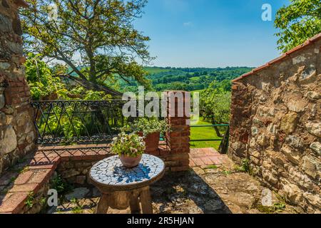 Patio avec table à Winery en Toscane Italie Banque D'Images