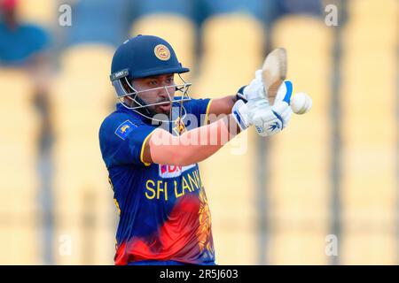 Hambantota, Sri Lanka. 04th juin 2023. Les chauves-souris de Sadeera Samarawickrama au Sri Lanka lors du match de cricket de l'ODI 2nd entre le Sri Lanka et l'Afghanistan au stade international de cricket Mahinda Rajapaksa à Hambantota le 04th juin 2023. Viraj Kothalwala/Alamy Live News Banque D'Images