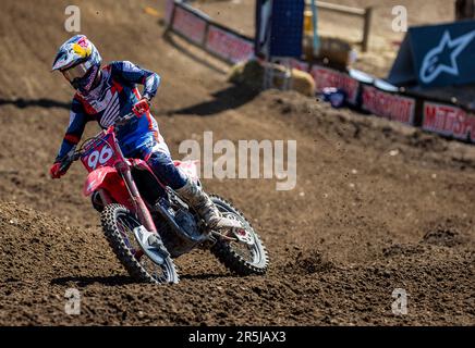 Sacramento, Californie, États-Unis. 03 juin 2023 Sacramento, Californie, États-Unis Hunter Lawrence(96)entrant dans le tour 23 pendant le Championnat de Hangtown de course de motocross professionnel AMA 250 à Hangtown Sacramento, CA Thurman James/CSM crédit: CAL Sport Media/Alay Live News Banque D'Images