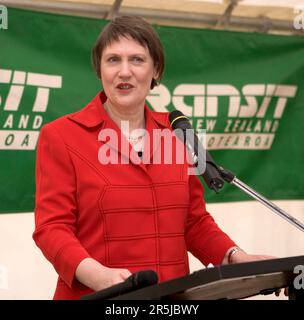 Le Premier ministre Helen Clark à l'inauguration officielle de l'échangeur de la route nationale 1 Esmonde, autoroute du nord, Auckland, Nouvelle-Zélande, mardi 15 mai 2007. Banque D'Images