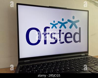 KONSKIE, Pologne - 28 mai 2023: Logo de l'agence gouvernementale OFSTED affiché sur l'écran de l'ordinateur portable Banque D'Images