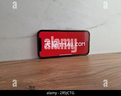 KONSKIE, Pologne - 28 mai 2023 : logo du site Web de Tmall affiché sur l'écran du téléphone mobile Banque D'Images