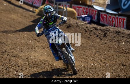 Sacramento, Californie, États-Unis. 03 juin 2023 Sacramento, Californie États-Unis Justin Cooper(32) entrant dans le tour 15 pendant le Championnat de Hangtown de course de motocross professionnel AMA 250 à Hangtown Sacramento, CA Thurman James/CSM crédit: CAL Sport Media/Alay Live News Banque D'Images
