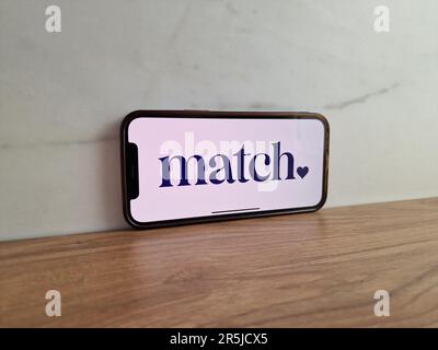 KONSKIE, Pologne - 28 mai 2023: Logo du site de rencontres de match affiché sur l'écran du téléphone mobile Banque D'Images