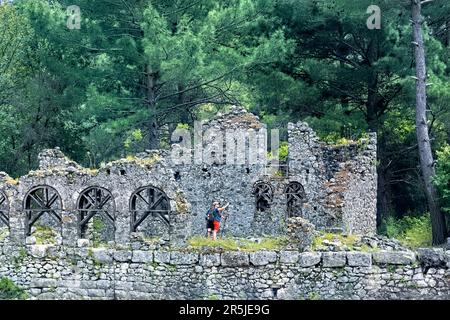 Visite des ruines d'Olympos, chemin Lycien, Parc national d'Olympos Beydagları, Turquie Banque D'Images