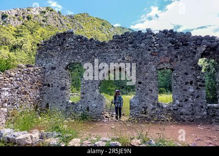 Visite des ruines d'Olympos, chemin Lycien, Parc national d'Olympos Beydagları, Turquie Banque D'Images