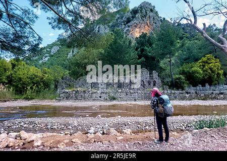 Visite des ruines d'Olympos, chemin Lycien, Parc national d'Olympos Beydagları, Turquie Banque D'Images