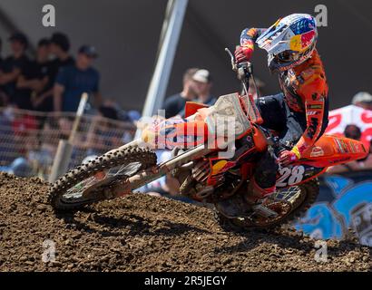 Sacramento, Californie, États-Unis. 03 juin 2023 Sacramento, Californie Etats-Unis Tom Vialle(128)entrant dans le tour 22 pendant le Championnat de Hangtown de course de motocross professionnel AMA 250 à Hangtown Sacramento, CA Thurman James/CSM crédit: CAL Sport Media/Alay Live News Banque D'Images