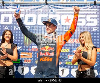 Sacramento, Californie, États-Unis. 03 juin 2023 Sacramento, Californie Etats-Unis Tom Vialle(128) sur le podium pendant le Championnat de Hangtown de course de motocross professionnel AMA 250 à Hangtown Sacramento, CA Thurman James/CSM crédit: CAL Sport Media/Alay Live News Banque D'Images