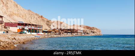 Côte de mer à Dahab près de Blue Hole plongée à la mer Rouge, Sinaï, Egypte Banque D'Images