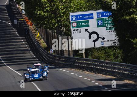 36 VAXIVIERE Matthieu (FRA), CANAL Julien (FRA), MILESI Charles (FRA), Alpine Elf Team, Oreca 07 - Gibson, action 25 AL HARTHT Ahmad (omn), DINAN Michael (usa), EASTWOOD Charlie (irl), ORT par TGG, Aston Martin Vantage AMR, Action pendant la journée d'essai des 24 heures du Mans 2023 sur le circuit des 24 heures du Mans sur 4 juin 2023 au Mans, France - photo Germain Hazard/DPPI crédit: DPPI Media/Alay Live News Banque D'Images