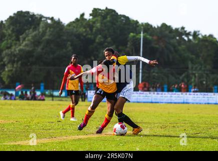 2 juin 2023, Tehatta, Bengale occidental, Inde : l'équipe féminine du club de football du Bengale oriental bat l'équipe féminine du club de football de Sreebhumi par 5-0 buts et remporte le premier bouclier IFA féminin inaugural au stade Harichand Guruchand à Betai, Tehatta. Le club de football du Bengale oriental est l'un des plus anciens clubs de l'Inde. À la fin du match, les joueurs de l'équipe et les supporters de l'équipe championne du Club Bengale oriental ont applaudi avec enthousiasme. L'IFA Shield est l'un des plus anciens tournois de football au monde qui a débuté en 1893. (Credit image: © Soumyabrata Roy/Pacific Press via ZUMA Press Wire) USAGE ÉDITORIAL SEULEMENT! N Banque D'Images