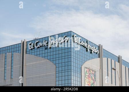 SABADELL, ESPAGNE-11 MARS 2021: Bâtiment d'El Corte Inglés - groupe de grands magasins Banque D'Images