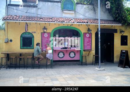 La Cochi Loka - Conchinita Pibil Street Food Bar Playa Del Carmen Yucatan Mexique Banque D'Images