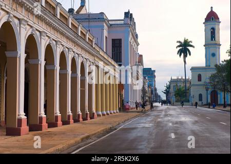 Parc Jose Marti, Colonnades, Cienfuegos, Cuba Banque D'Images