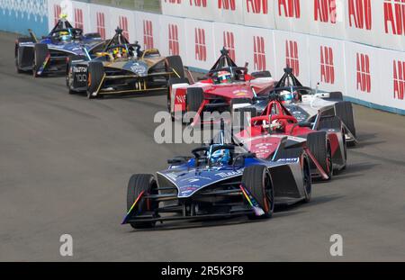 Jakarta, Indonésie. 4th juin 2023. Maserati MSG Racing Maximilian Gunther (avant) de l'Allemagne lors de la course ABB Formula-E Championship JAKARTA E-Prix Round 11 à Jakarta, Indonésie, 4 juin 2023. Credit: Zulkarnain/Xinhua/Alamy Live News Banque D'Images